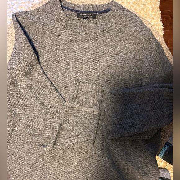 BANANA REPUBLIC GREY CREWNECK SWEATER - Picture 1 of 3
